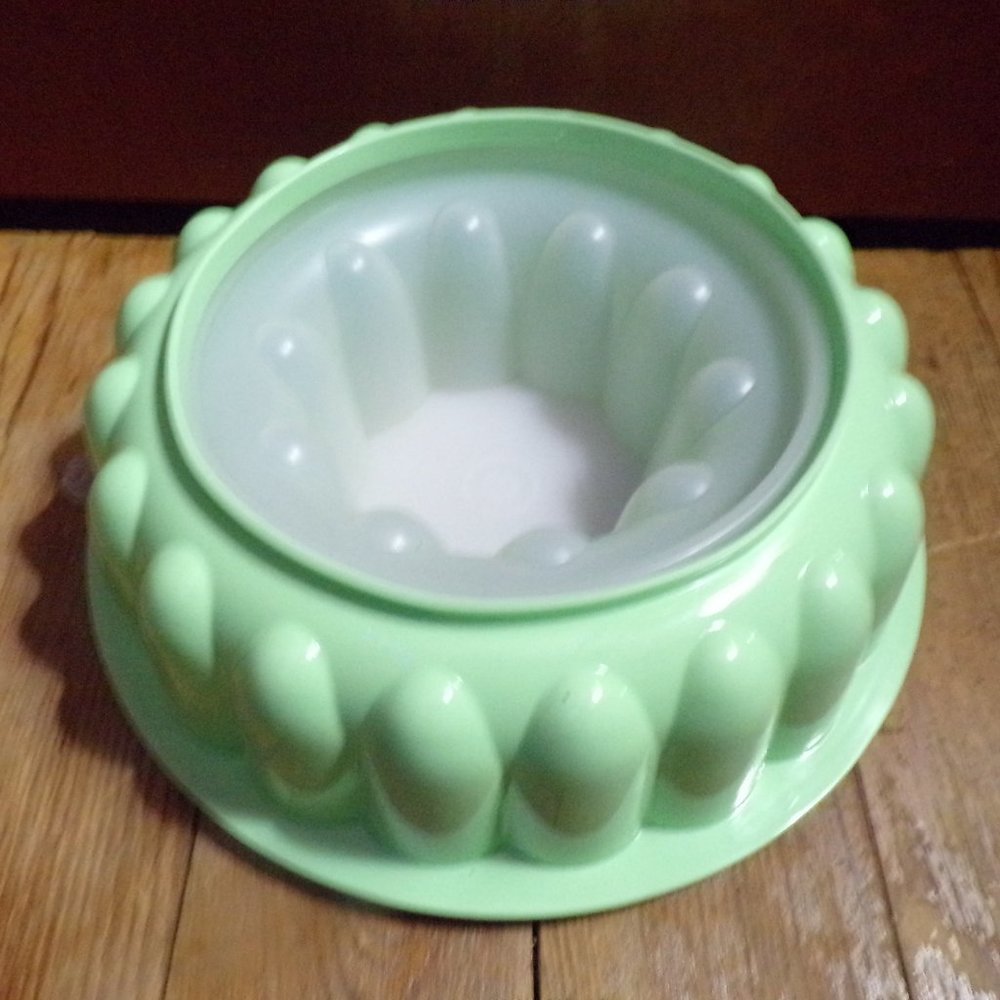 Vintage Jello Tupperware Mold, Complete, Dessert